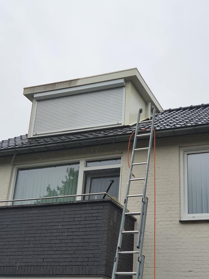 Voorbereid de winter in: Reinig en bescherm uw Trespa boeidelen, windveren en dakkapellen